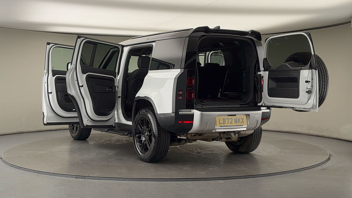 Land Rover Defender 110 Image 23