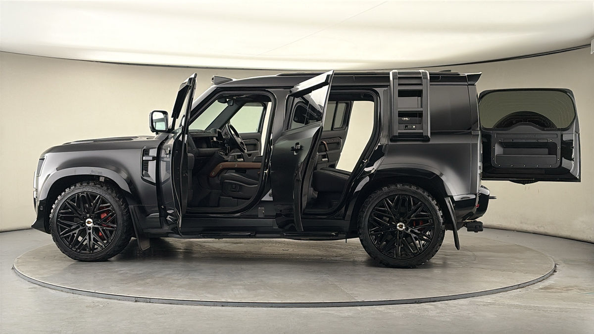 More views of Land Rover Defender 110