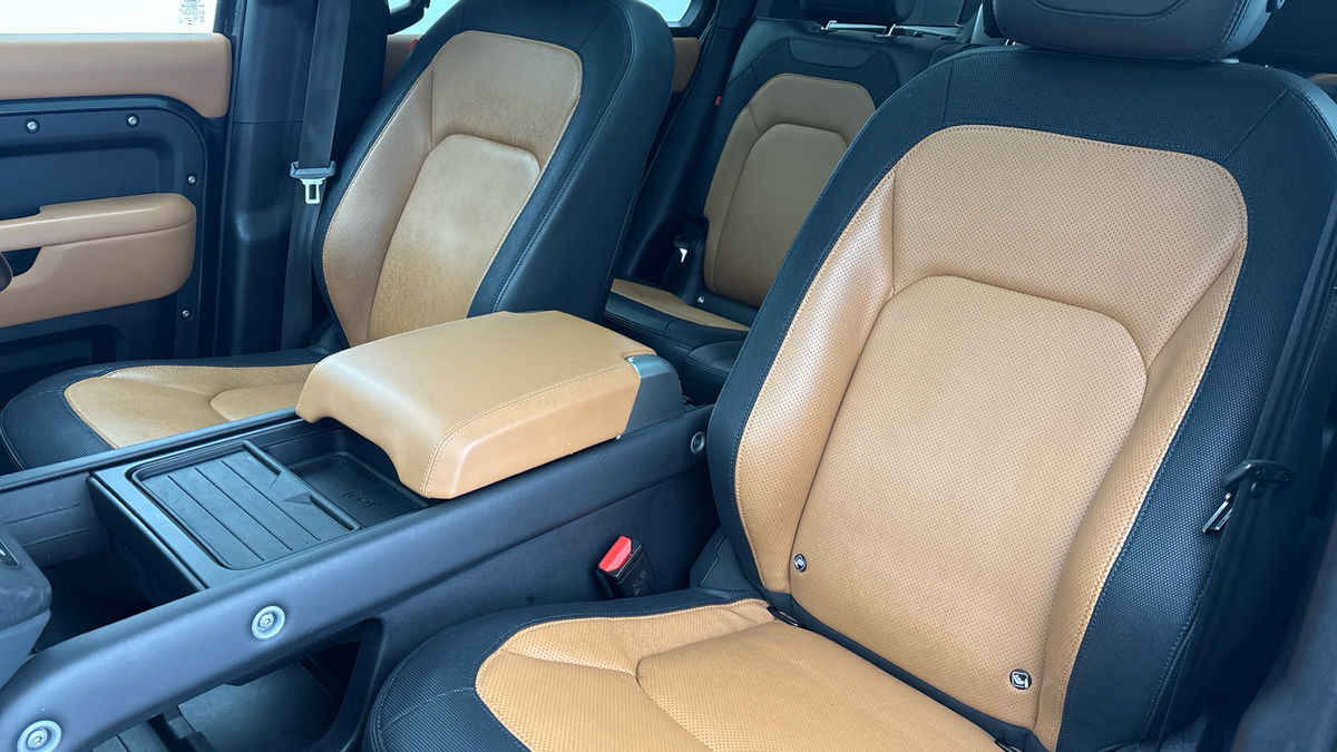 Land Rover Defender 130 Image 7