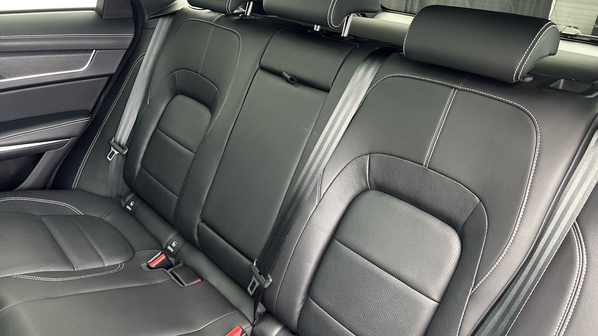 Jaguar F-PACE Image 8