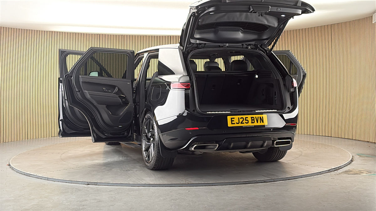 More views of Land Rover Range Rover Sport