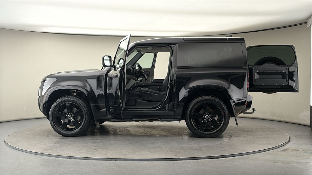 More views of Land Rover Defender 90