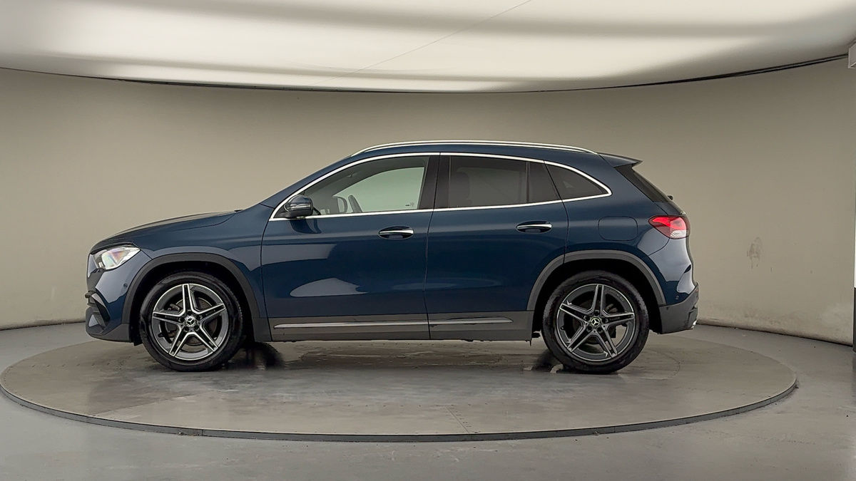 Mercedes-Benz GLA Image 15