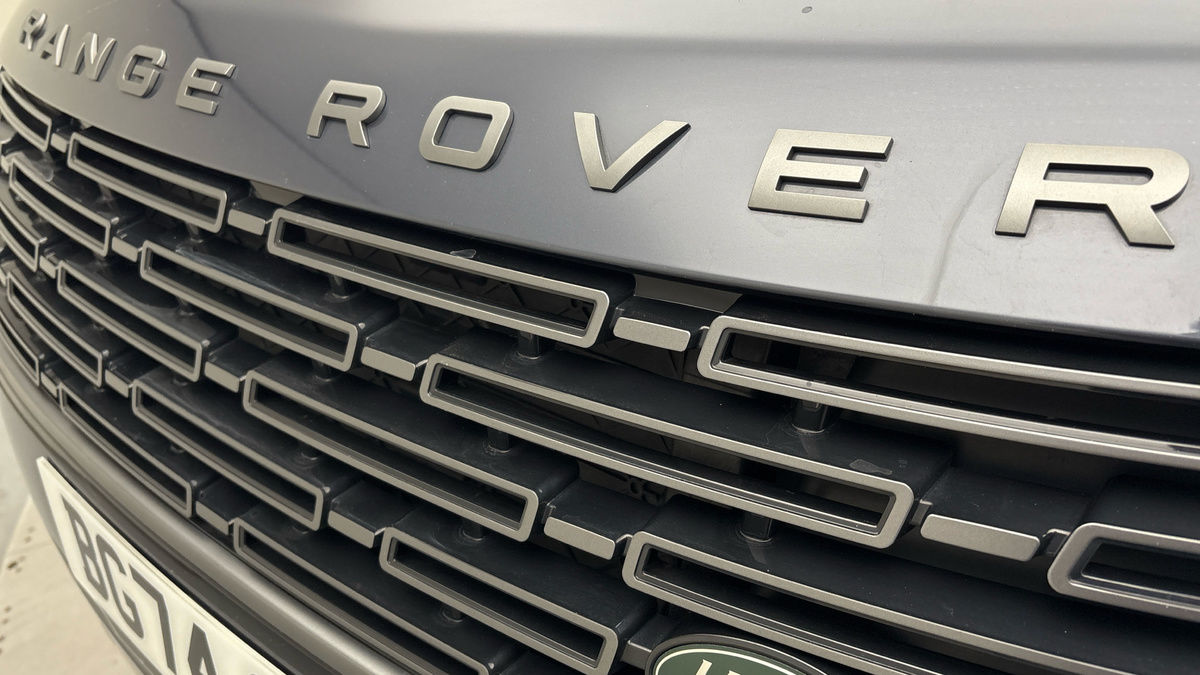 Land Rover Range Rover Velar Image 24