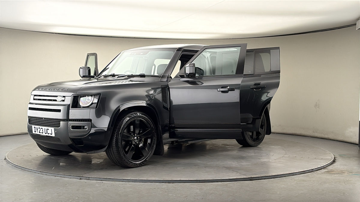 Land Rover Defender 110 Image 44