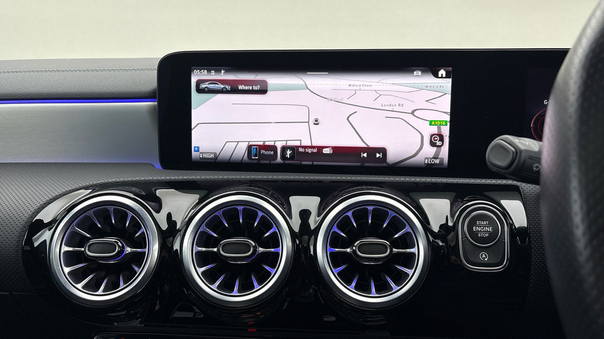 Mercedes-Benz CLA Image 17