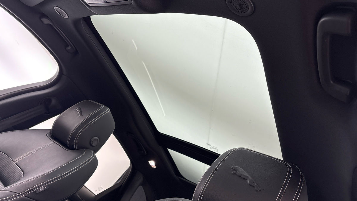 Jaguar F-PACE Image 6