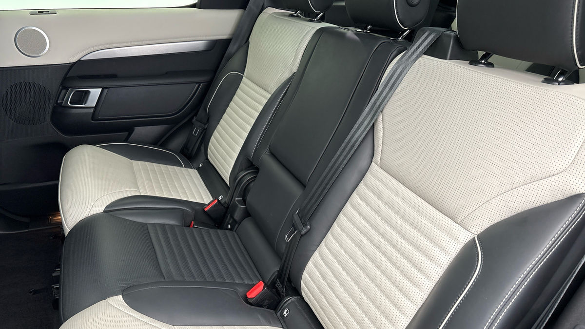 Land Rover Discovery Image 8