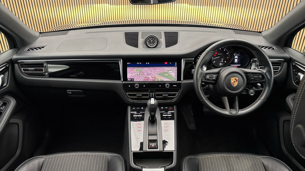 Porsche Macan Image 12