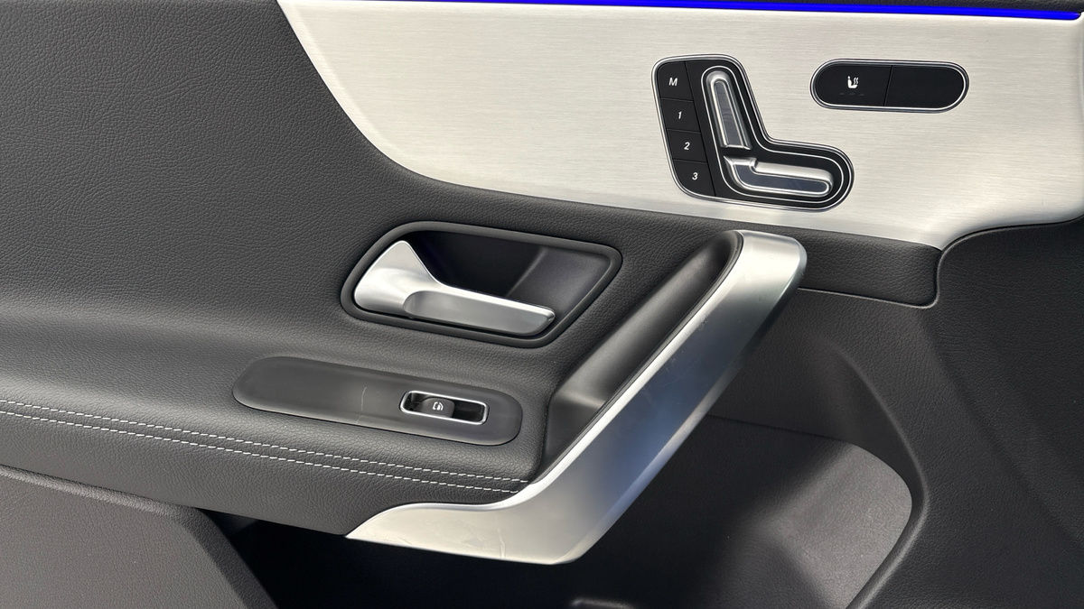 Mercedes-Benz CLA Image 19