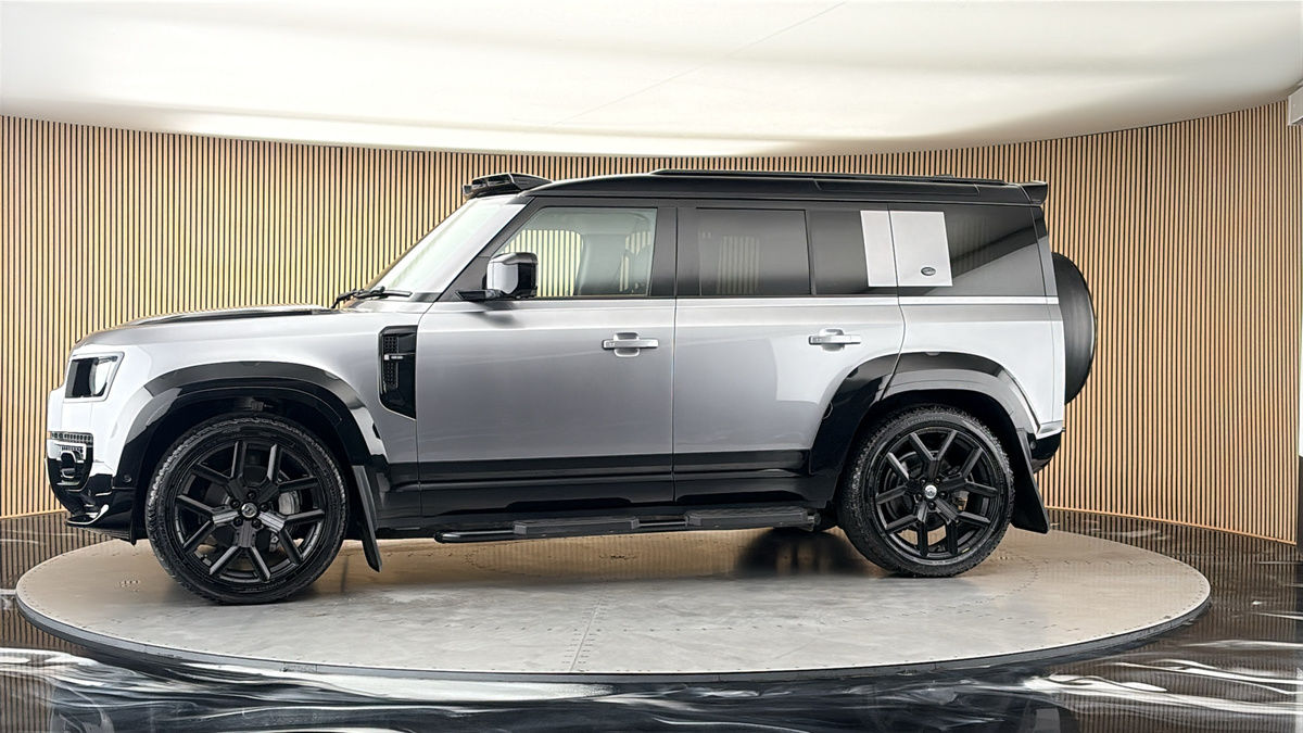 More views of Land Rover Defender 110