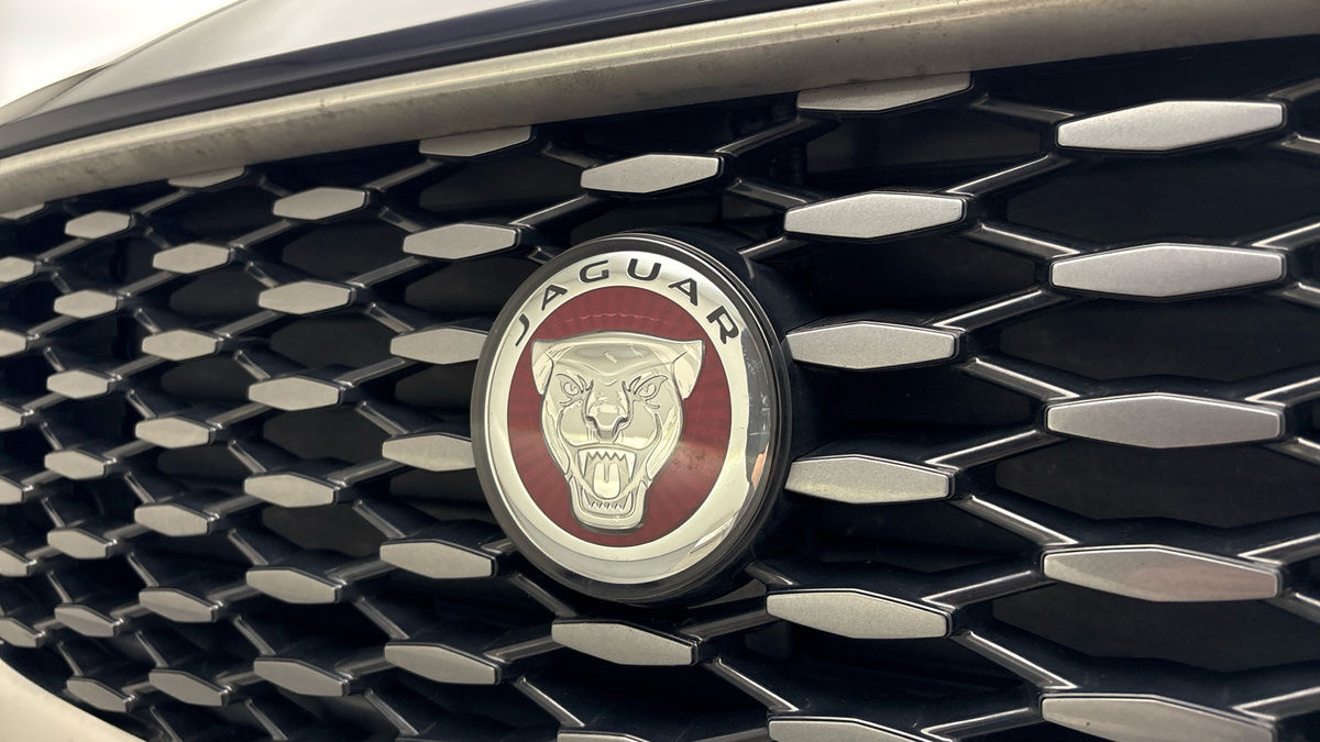 Jaguar E-PACE Image 24