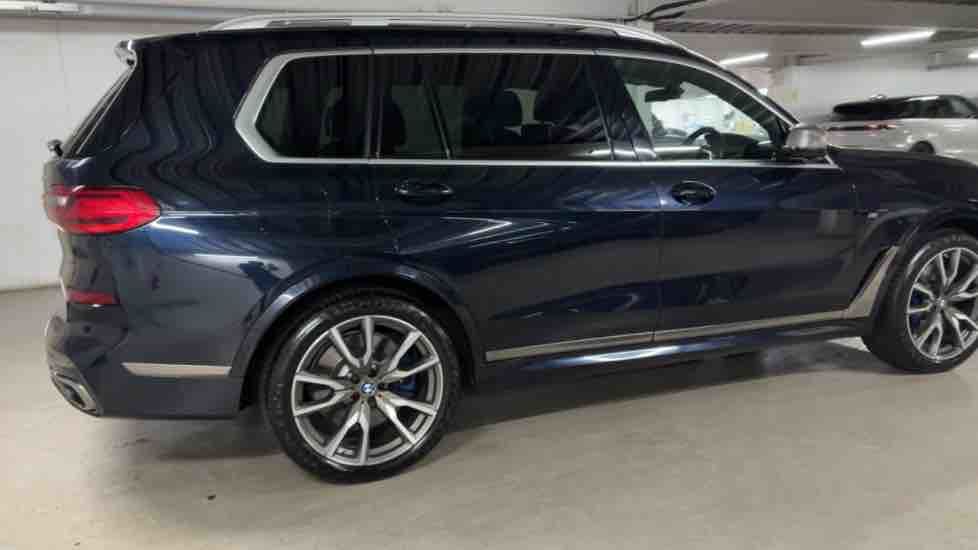 More views of BMW X7