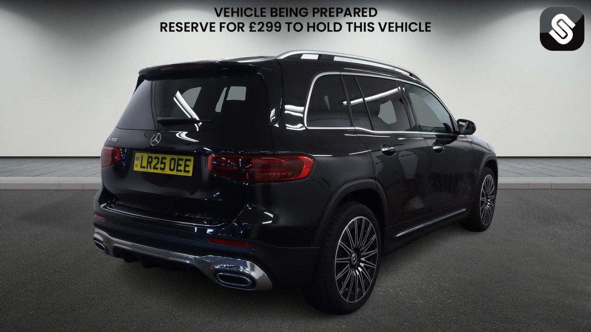 Mercedes-Benz GLB Image 4