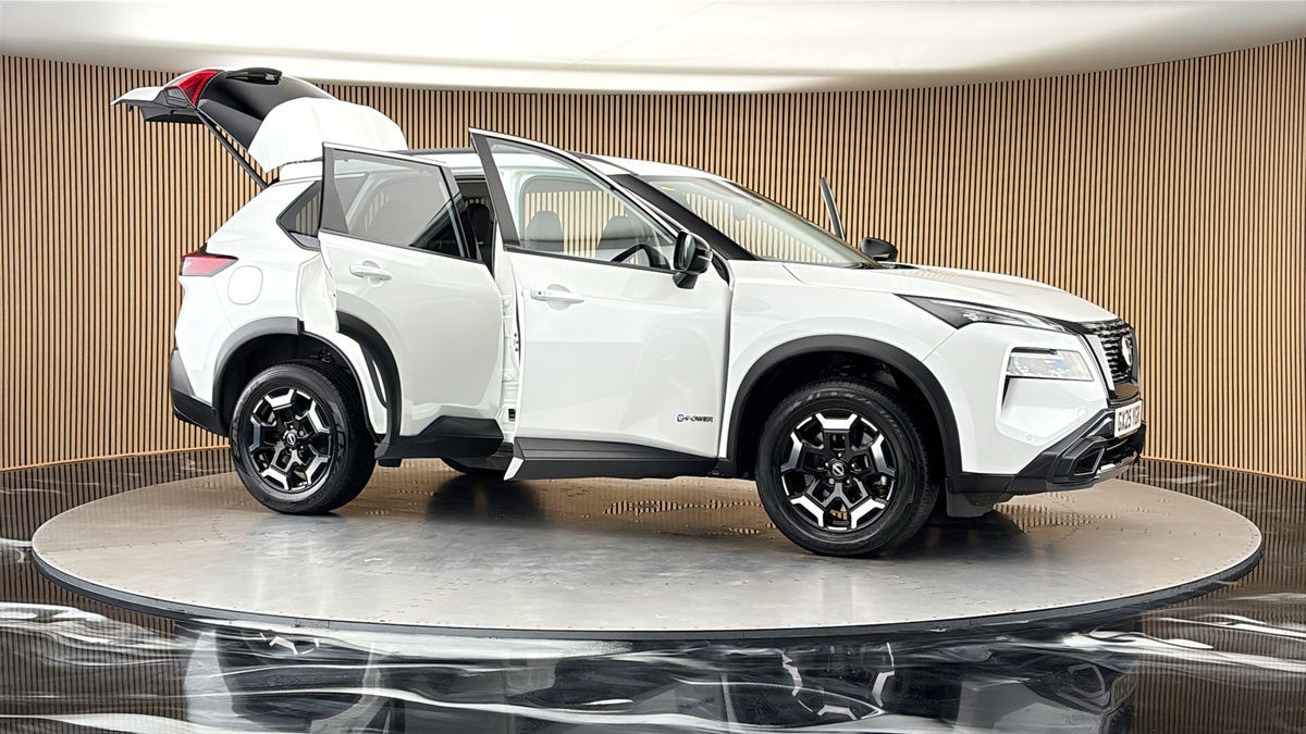 More views of Nissan X-Trail