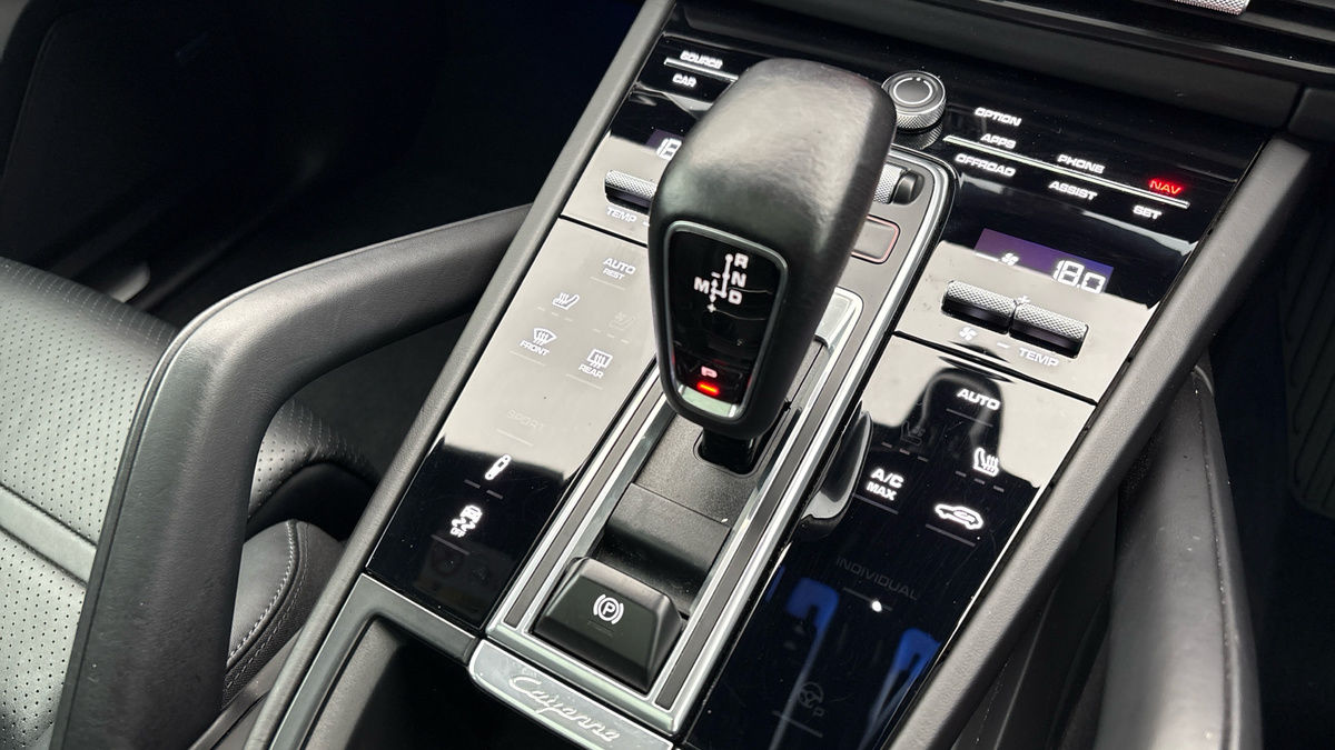 Porsche Cayenne Image 26