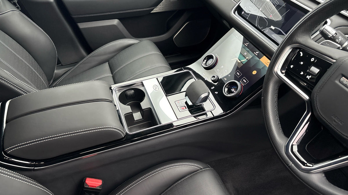 Land Rover Range Rover Velar Image 18