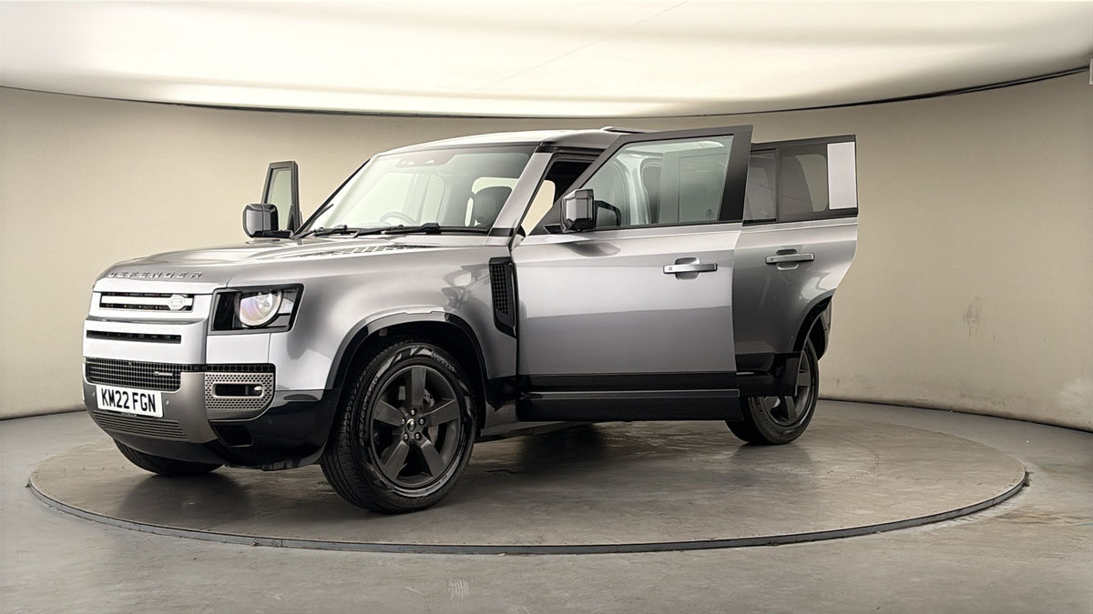 Land Rover Defender 110 Image 22