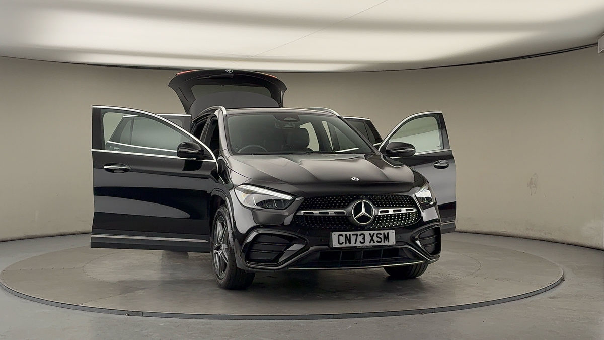 More views of Mercedes-Benz GLA