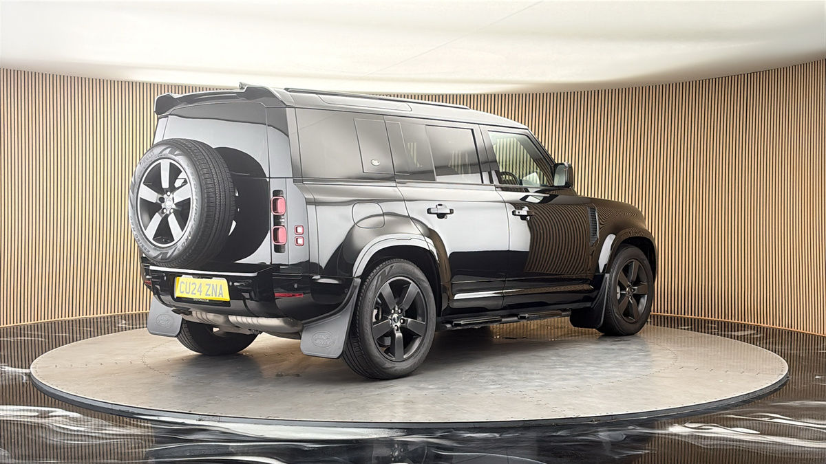 Land Rover Defender 110 Image 21