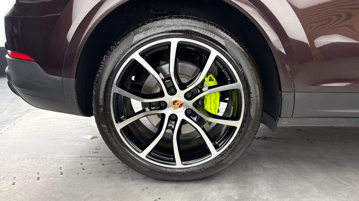 Porsche Cayenne Image 10