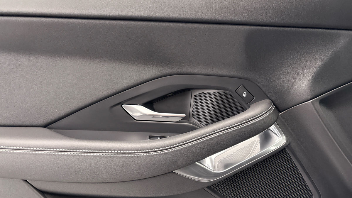 Jaguar E-PACE Image 19