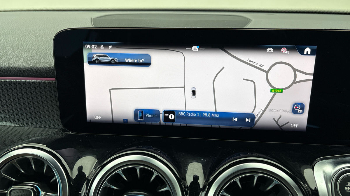 Mercedes-Benz GLB Image 17