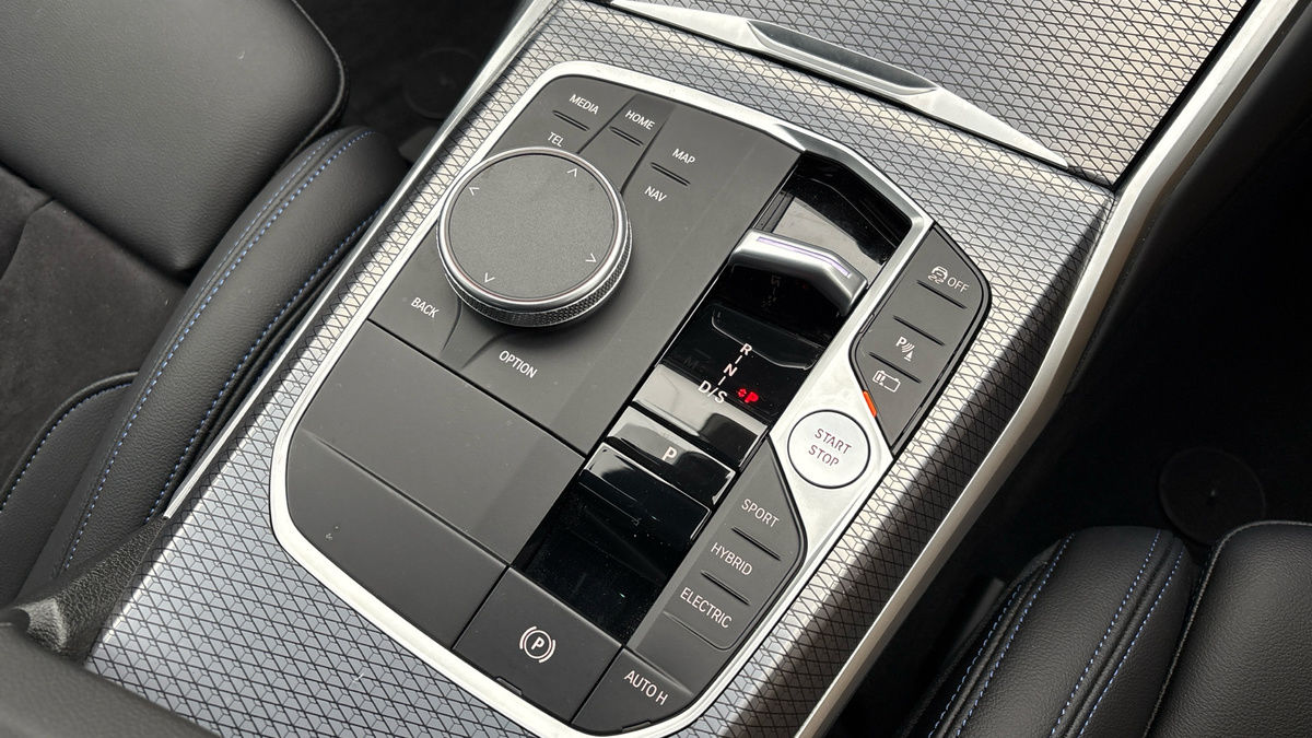 BMW 3 Series Image 6