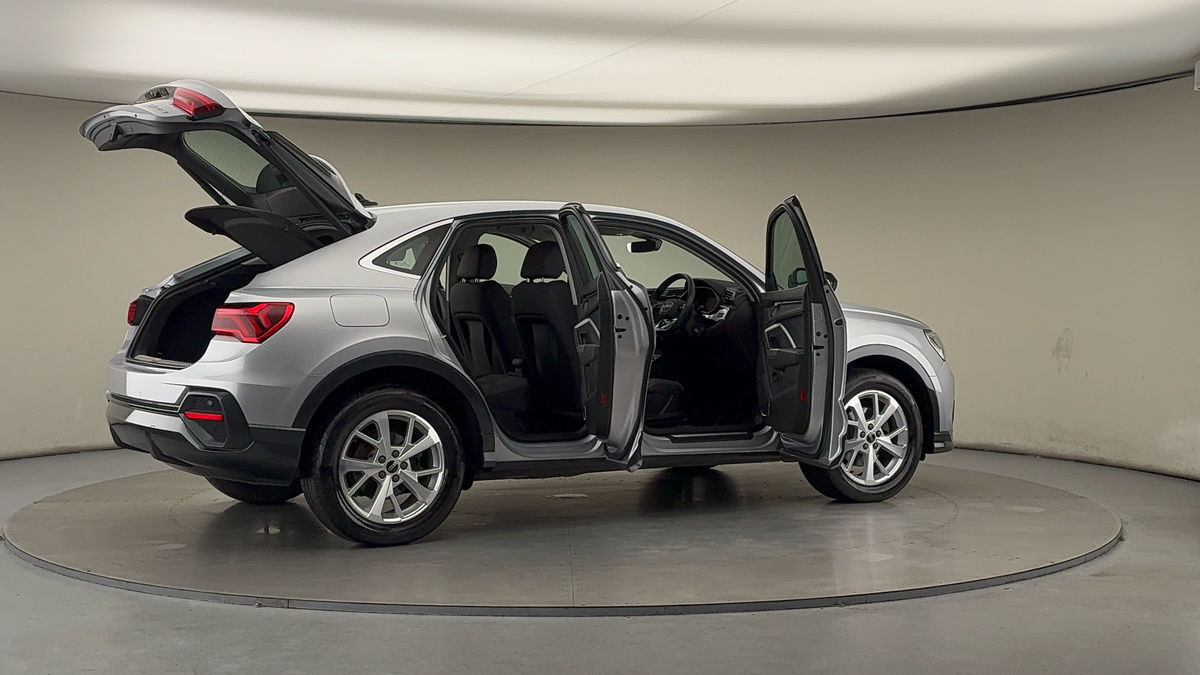 More views of Audi Q3