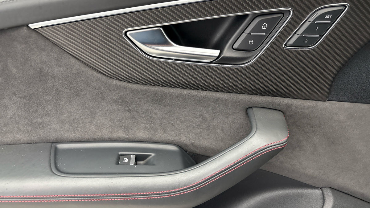 Audi RSQ8 Image 19