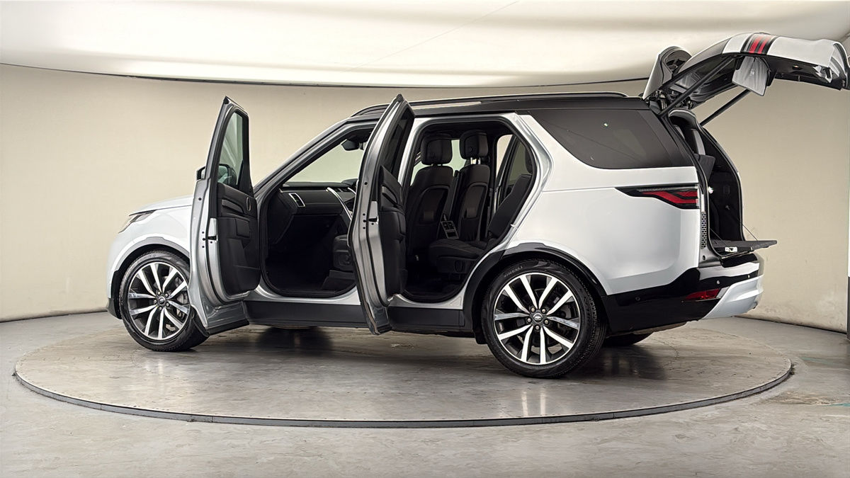 More views of Land Rover Discovery