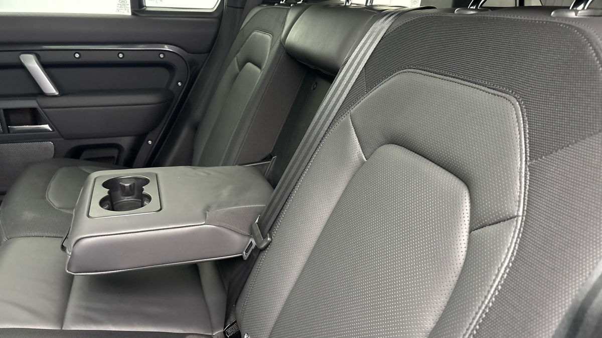 Land Rover Defender 110 Urban Image 23