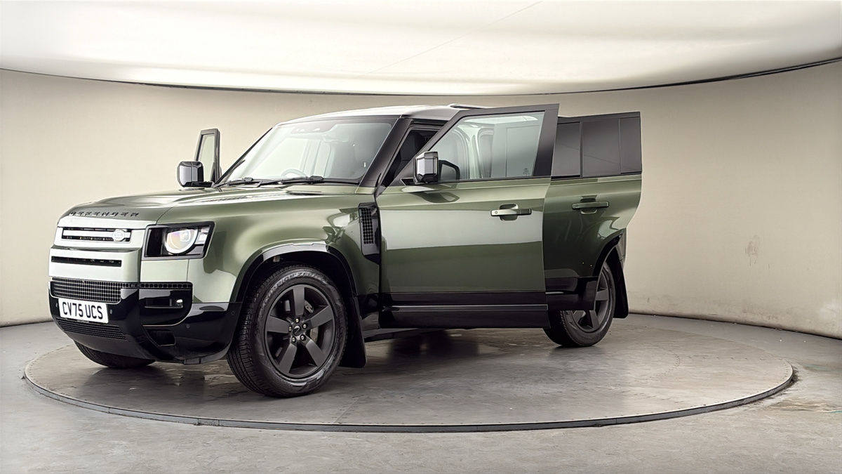 Land Rover Defender 110 Image 22