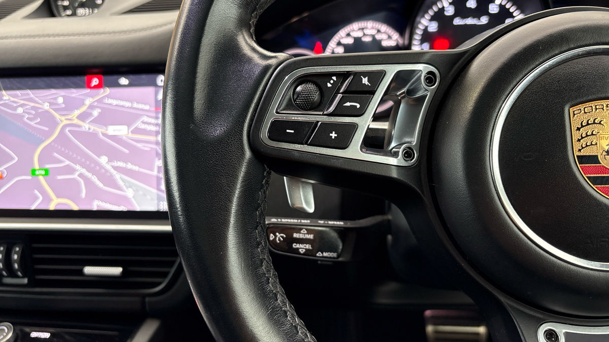 Porsche Cayenne Image 13