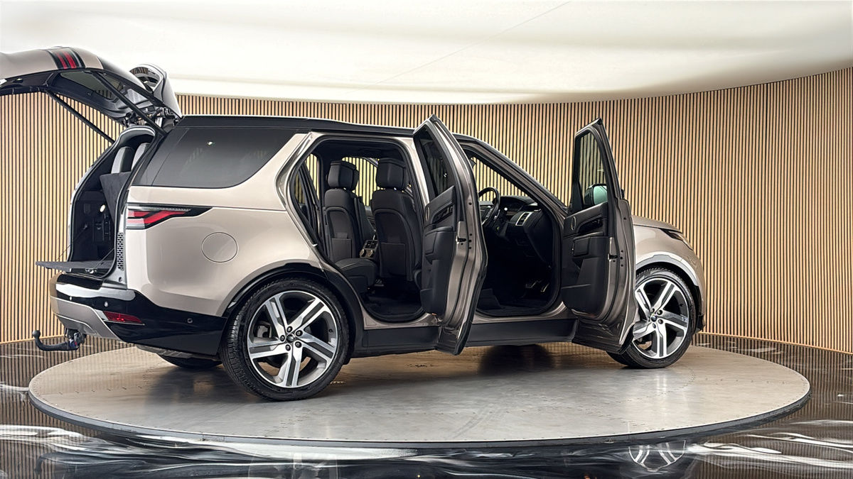 More views of Land Rover Discovery