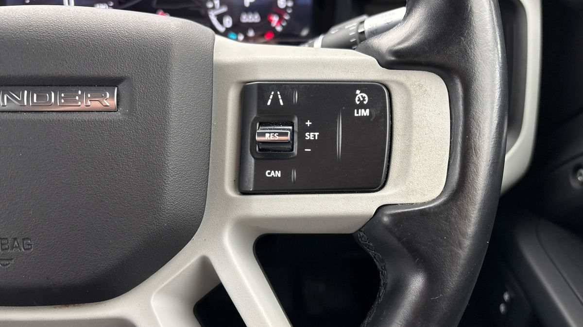 Land Rover Defender 90 Image 14