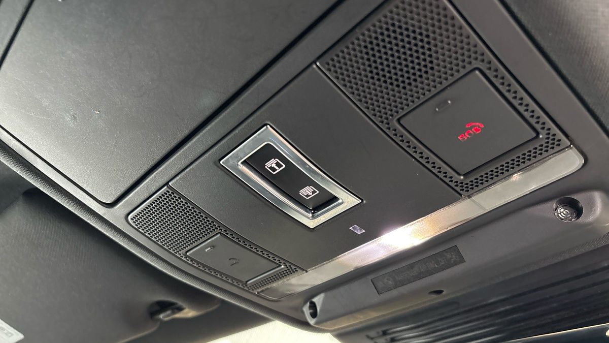 Jaguar F-PACE Image 36