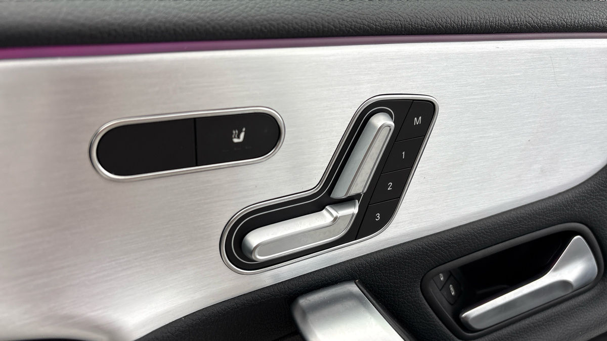 Mercedes-Benz CLA Image 25
