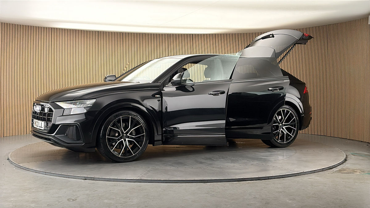 More views of Audi Q8