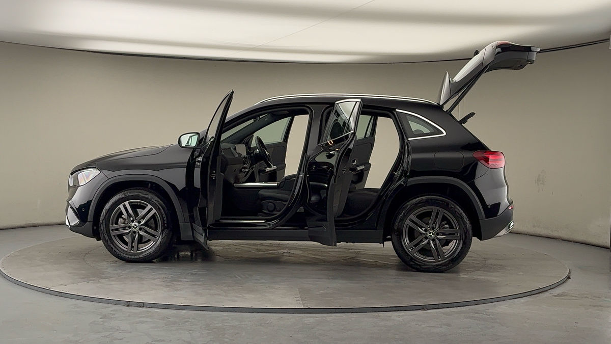 More views of Mercedes-Benz GLA