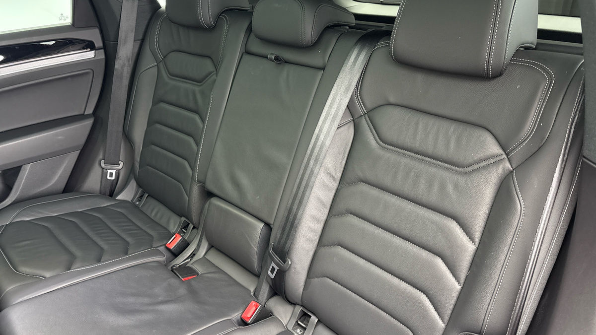 Volkswagen Touareg Image 8