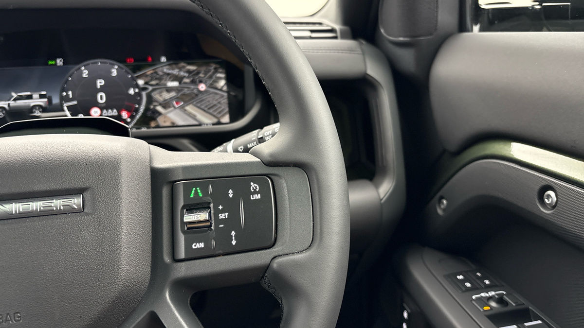 Land Rover Defender 90 Urban Image 14