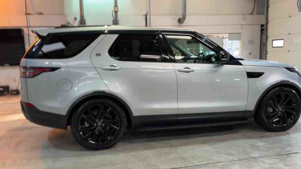 More views of Land Rover Discovery