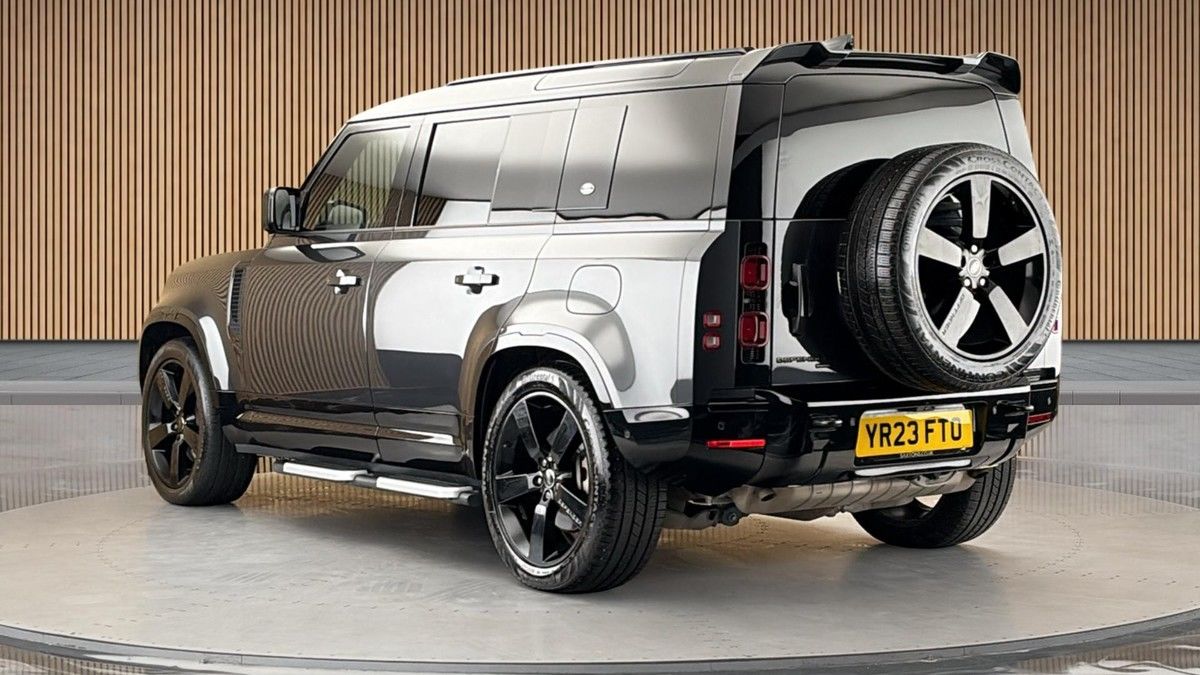 Land Rover Defender 110 Image 2