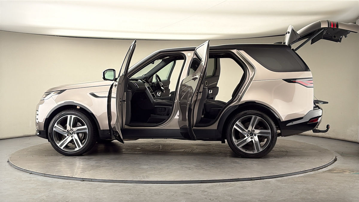 More views of Land Rover Discovery