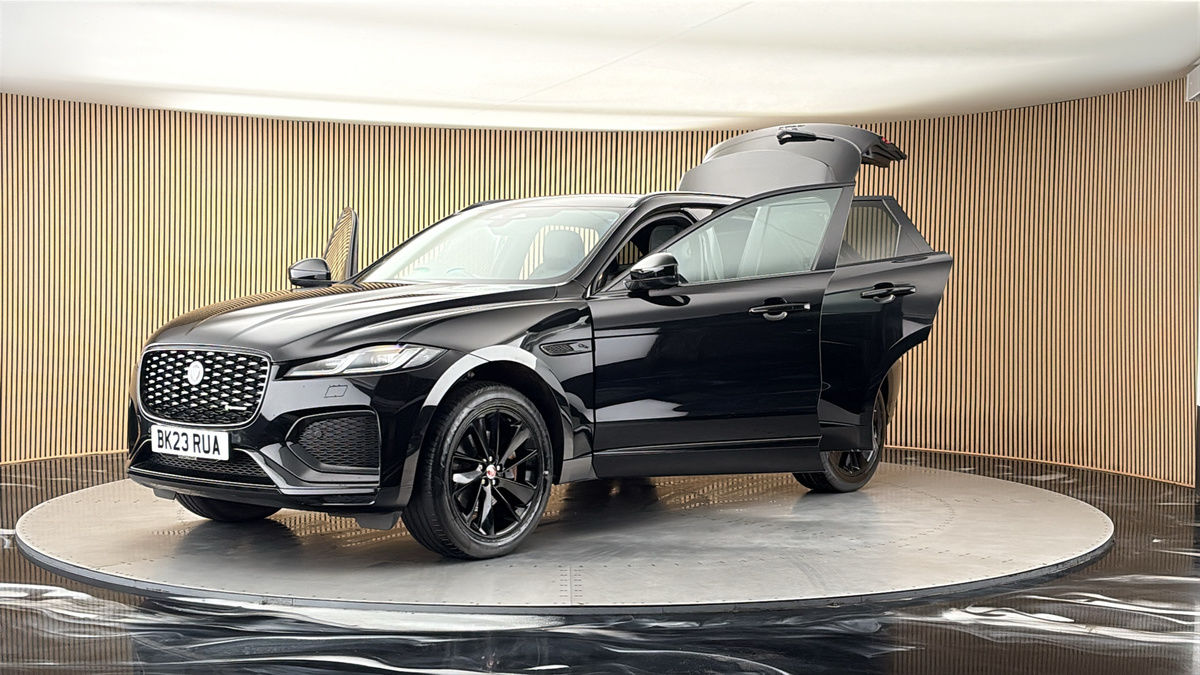 Jaguar F-PACE Image 22