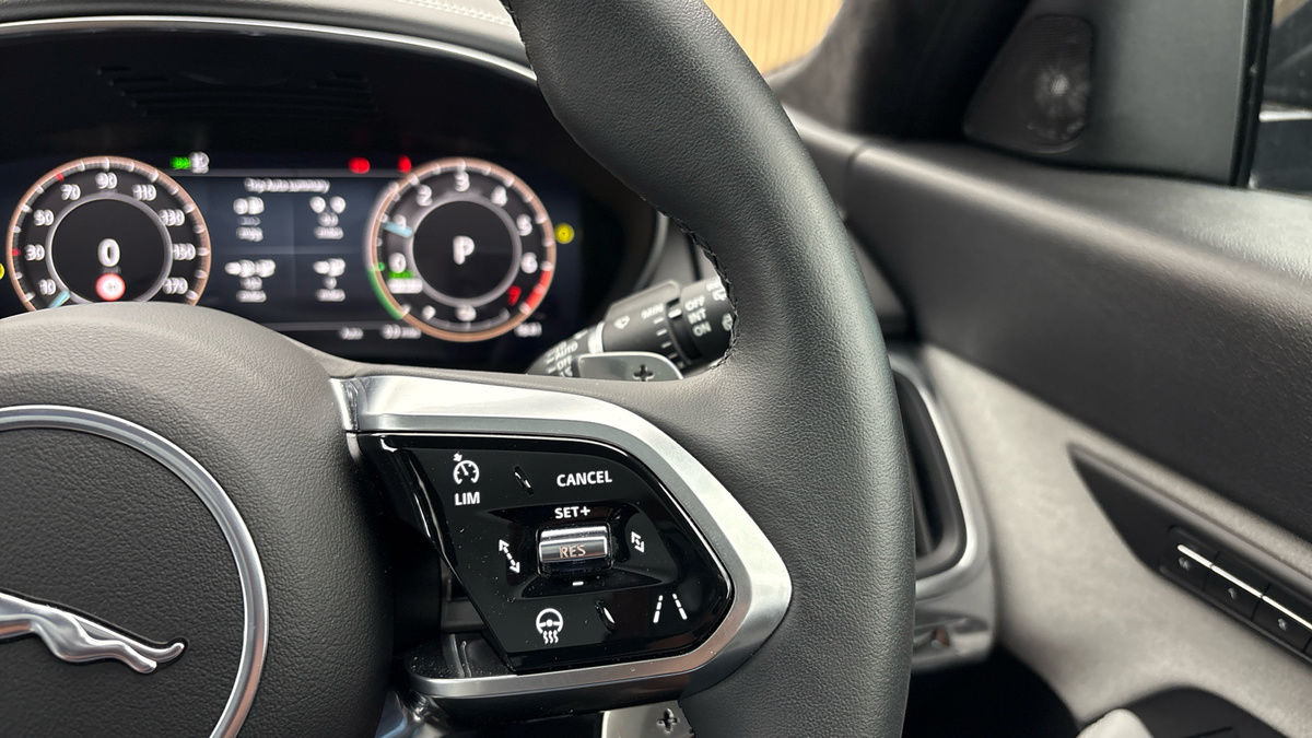 Jaguar E-PACE Image 14