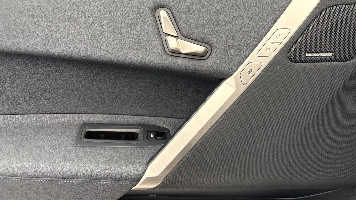 BMW iX Image 19