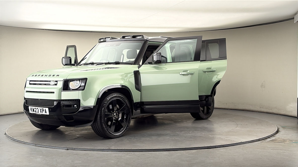 More views of Land Rover Defender 110