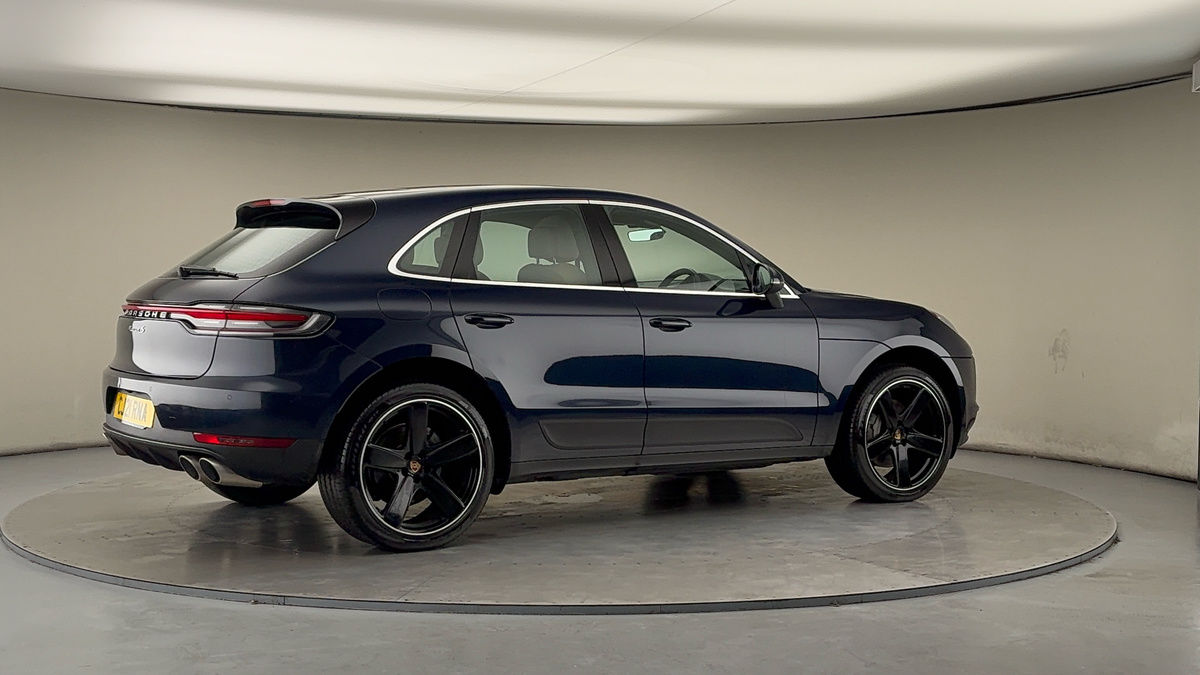 More views of Porsche Macan